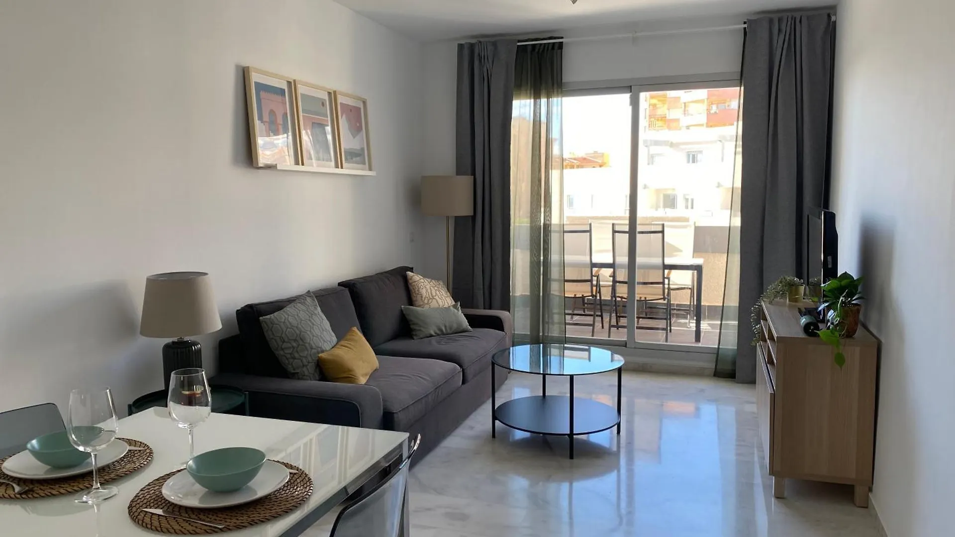 Contactos de Modern Sea-View Apartment With Pool & Gym Access
